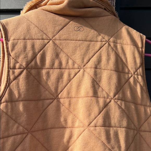 Women’s  Tan Quilted Vest - Picture 7 of 9